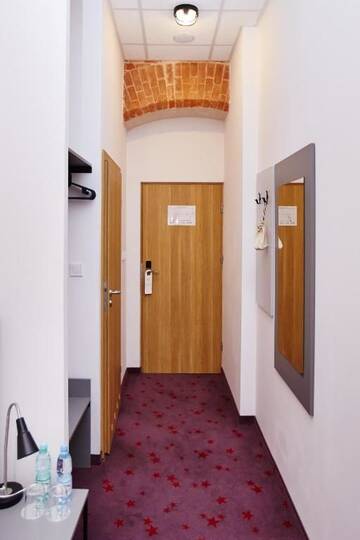 Фото номера Одноместный номер Отель Koszary Arche Hotel г. Гура-Кальвария 17