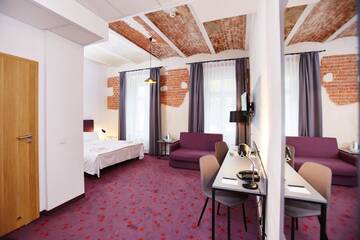 Фото номера Стандартный номер с кроватью размера &quot;queen-size&quot; Отель Koszary Arche Hotel г. Гура-Кальвария 12