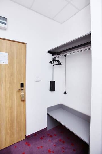 Фото номера Стандартный номер с кроватью размера &quot;queen-size&quot; Отель Koszary Arche Hotel г. Гура-Кальвария 13
