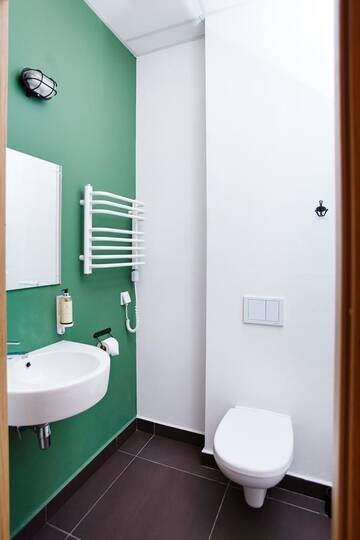Фото номера Двухместный номер с 1 большой кроватью Отель Koszary Arche Hotel г. Гура-Кальвария 4