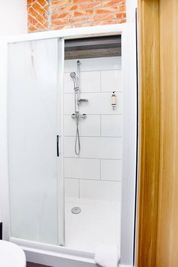 Фото номера Двухместный номер с 1 большой кроватью Отель Koszary Arche Hotel г. Гура-Кальвария 5