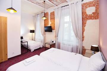 Фото номера Двухместный номер с 2 отдельными кроватями Отель Koszary Arche Hotel г. Гура-Кальвария 4