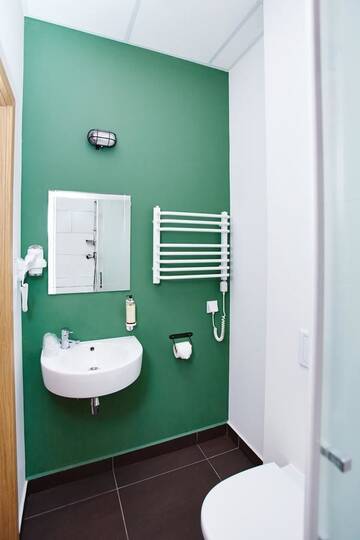 Фото номера Двухместный номер с 1 большой кроватью Отель Koszary Arche Hotel г. Гура-Кальвария 3