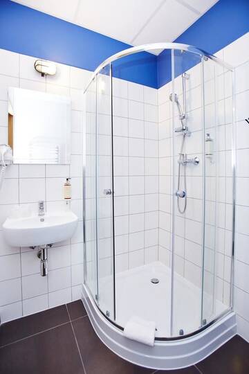Фото номера Стандартный номер с кроватью размера &quot;queen-size&quot; Отель Koszary Arche Hotel г. Гура-Кальвария 2